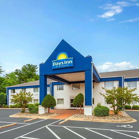 Days Inn & Suites By Wyndham Siler City Esterno foto