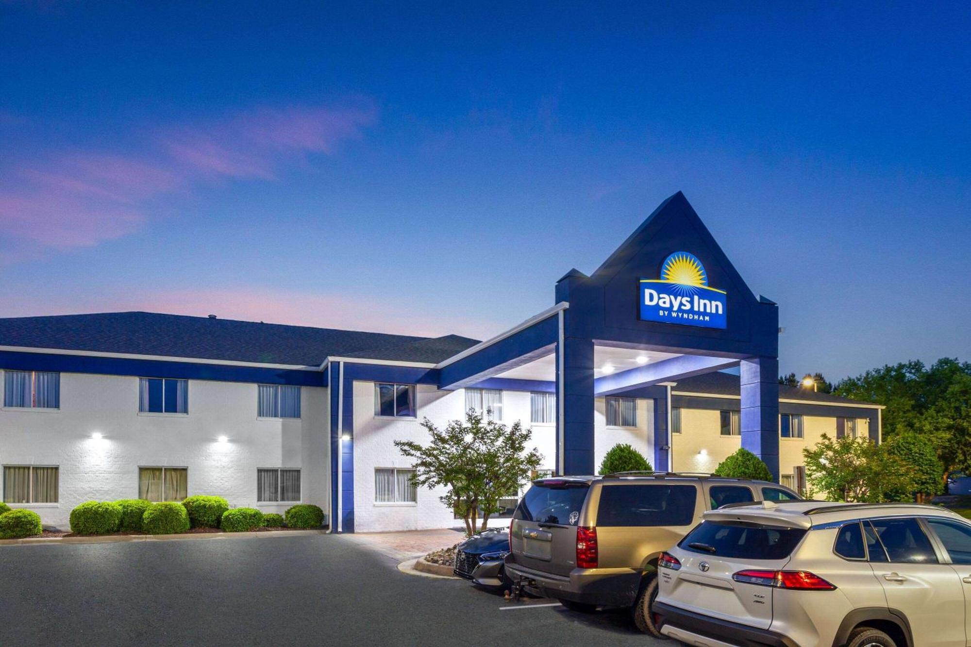 Days Inn & Suites By Wyndham Siler City Esterno foto