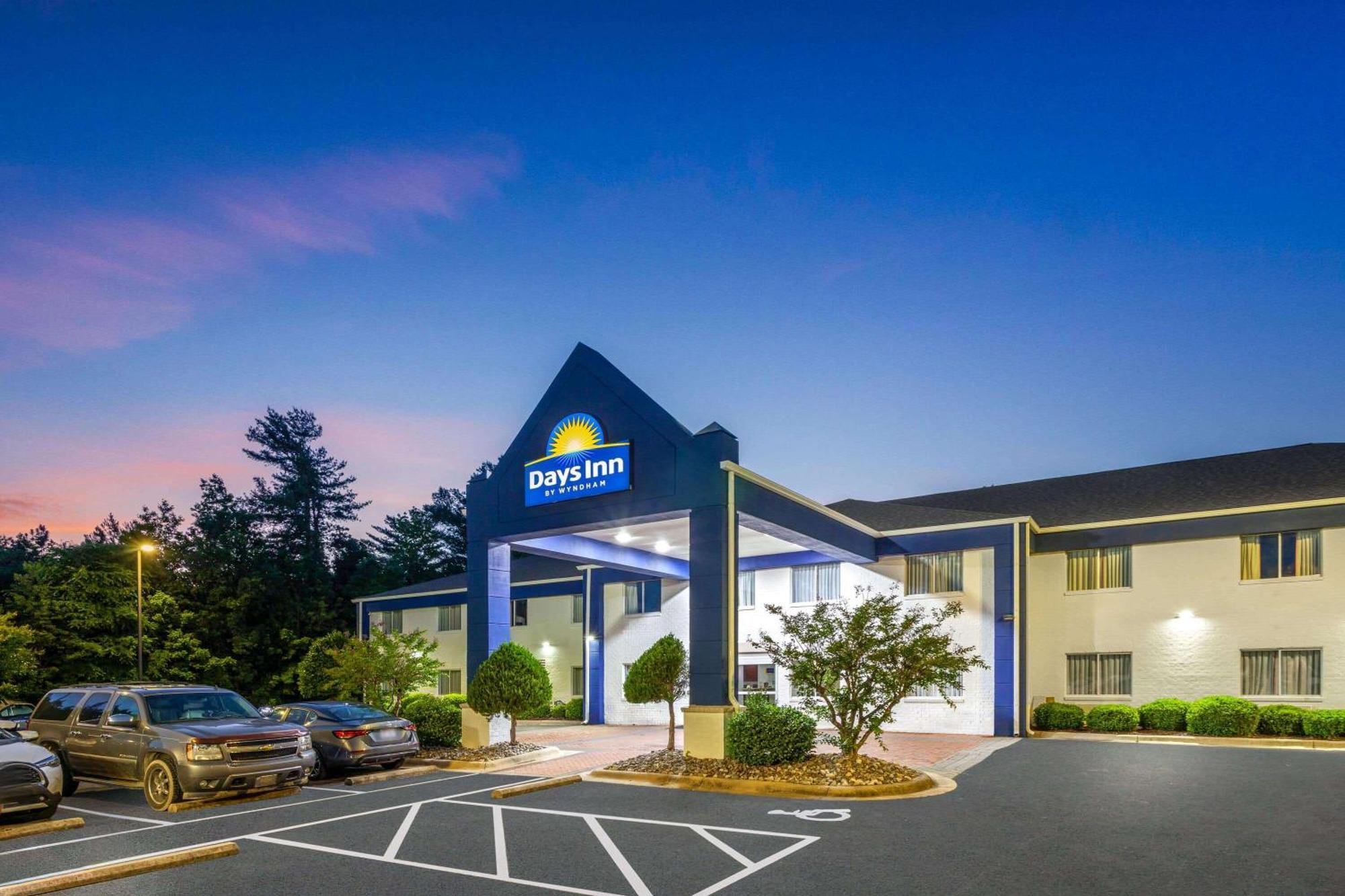 Days Inn & Suites By Wyndham Siler City Esterno foto